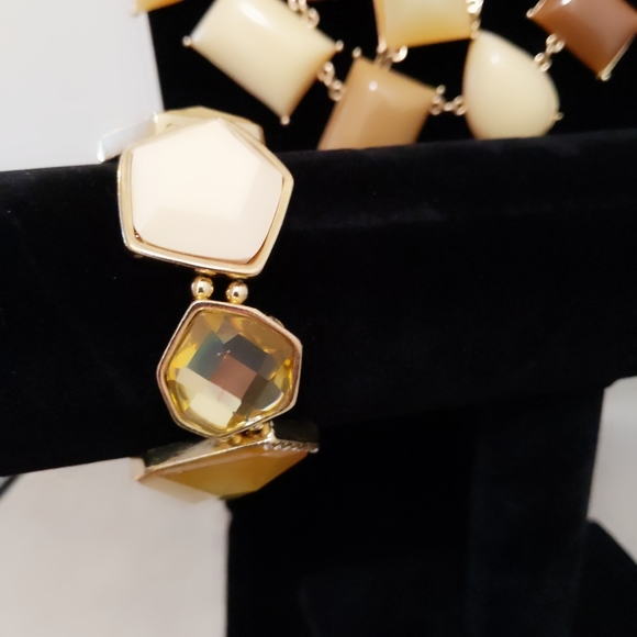 Cream Brown Statement Necklace and Bracelet set - Picture 6 of 12